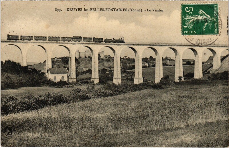 Carte postale ancienne Druyes-les-Belles-Fontaines Le Viaduc Railway à Druyes-les-Belles-Fontaines
