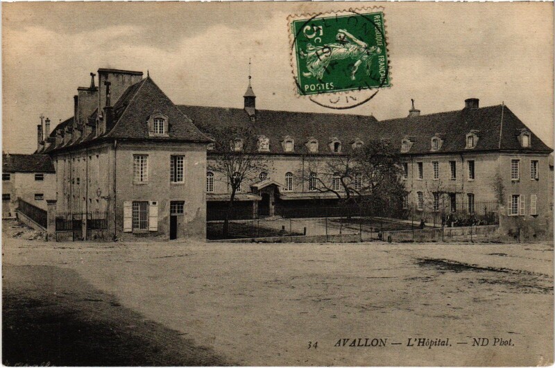 Carte postale ancienne Avallon Hopital à Avallon