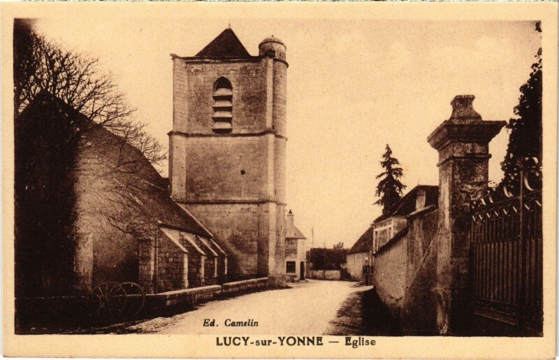 Carte postale ancienne Lucy-sur-Yonne Eglise à Lucy-sur-Yonne