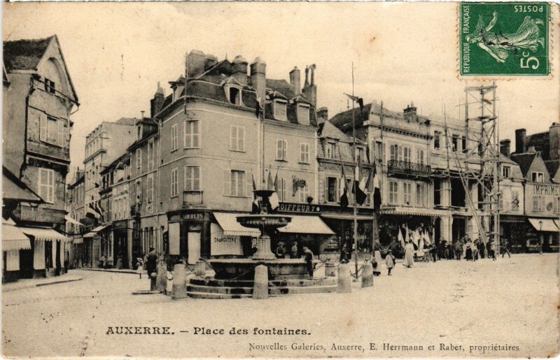 Carte postale ancienne Auxerre Place des Fontaines à Auxerre