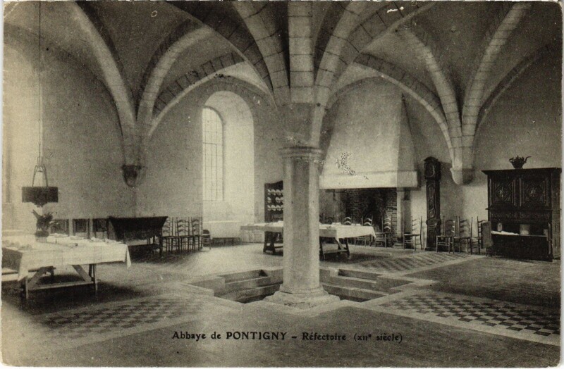 Carte postale ancienne Abbaye de Pontigny Réfectoire à Pontigny
