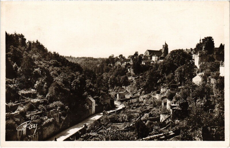 Carte postale ancienne Avallon route de Lormes à Avallon
