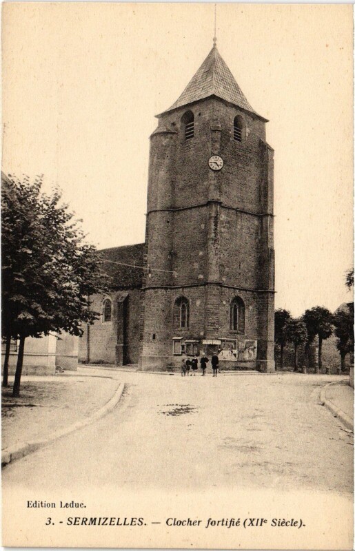 Carte postale ancienne Sermizelles Clocher à Sermizelles