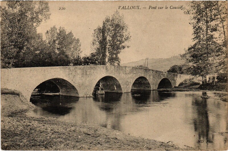 Carte postale ancienne Valloux Pont sur le Cousin