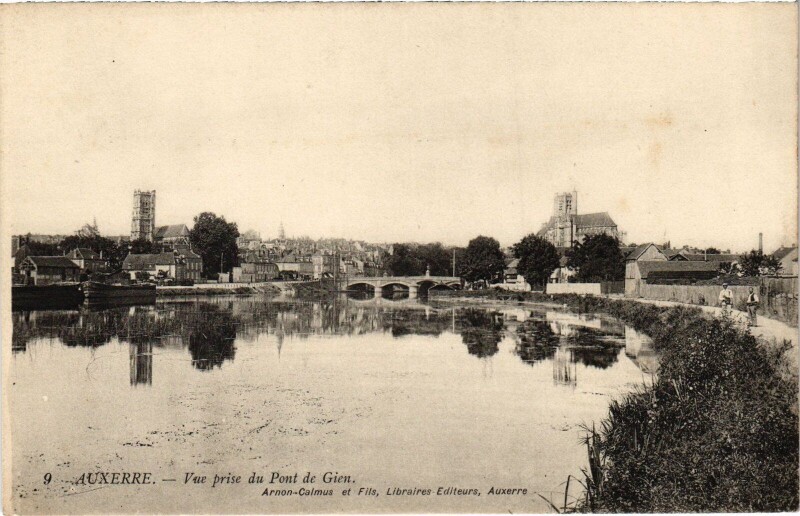 Carte postale ancienne Auxerre vue prise du Point de Gien à Auxerre