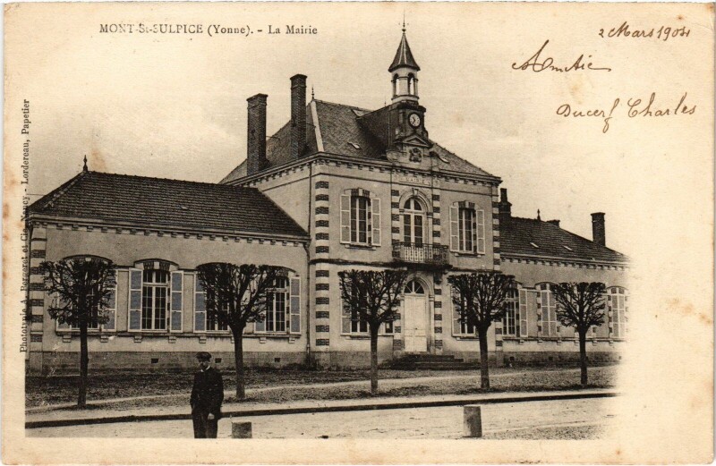 Carte postale ancienne Mont-Saint-Sulpice La Mairie à Mont-Saint-Sulpice