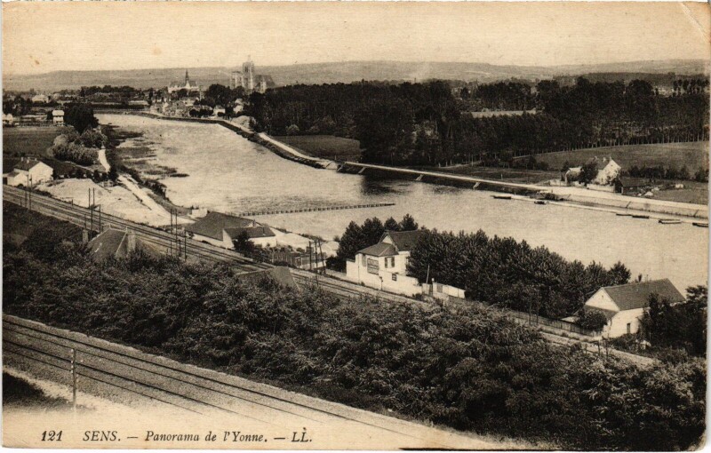 Carte postale ancienne Sens Panorama