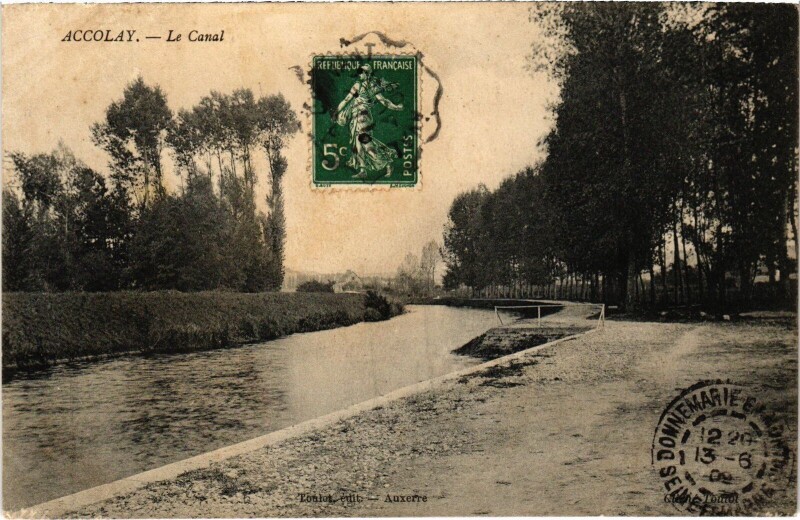 Carte postale ancienne Accolay Le Canal