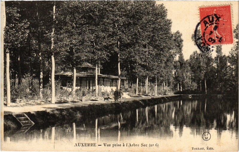 Carte postale ancienne Auxerre vue prise a l'Arbre sec à Auxerre