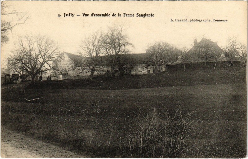 Carte postale ancienne Jully vue ensemble Ferme Sanglante à Jully
