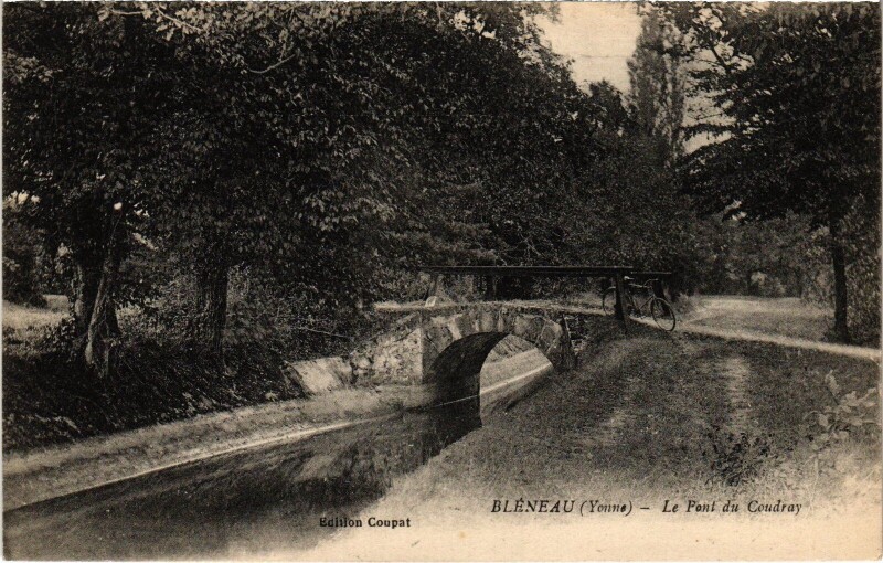 Carte postale ancienne Bléneau Le Pont du Coudray à Bléneau