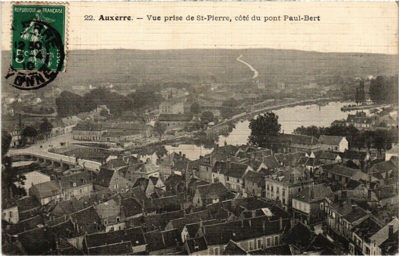 Carte postale ancienne Auxerre vue prise de Saint-pierre à Auxerre