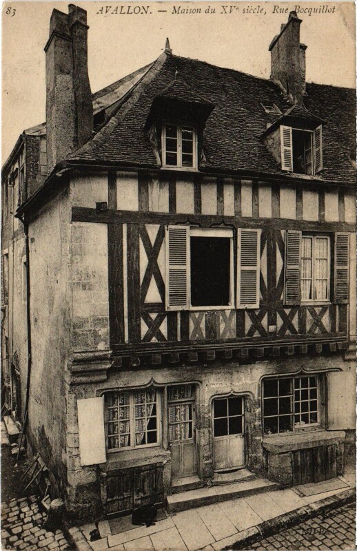 Carte postale ancienne Avallon Maison du Xv Siecle Rue Bocquillot à Avallon