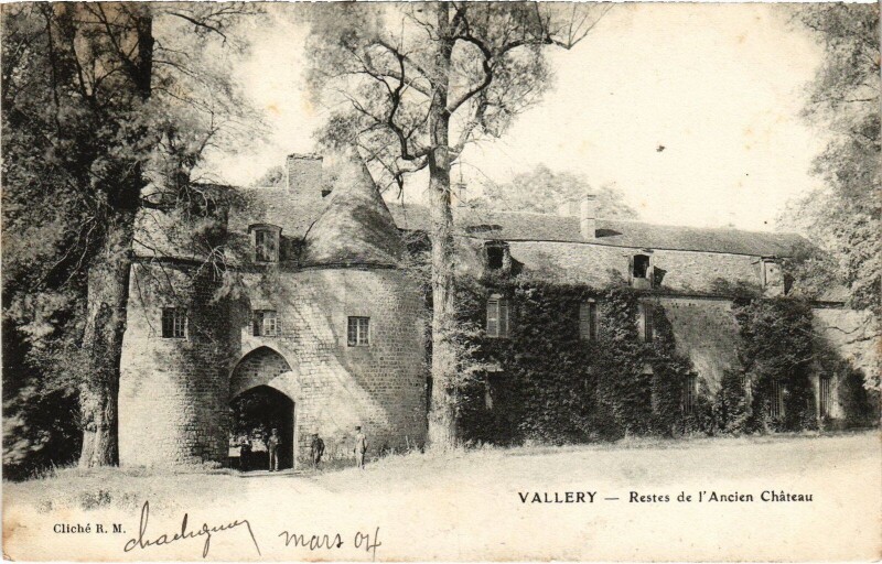 Carte postale ancienne Vallery Restes de l'Ancien Chateau à Vallery