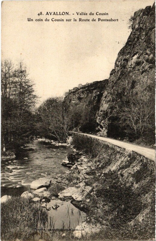 Carte postale ancienne Vallée du Cousin Avallon Route de Pontaubert à Avallon