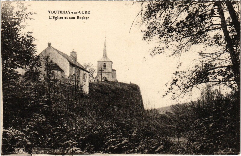 Carte postale ancienne Voutenay-sur-Cure Eglise et son Rocher à Voutenay-sur-Cure