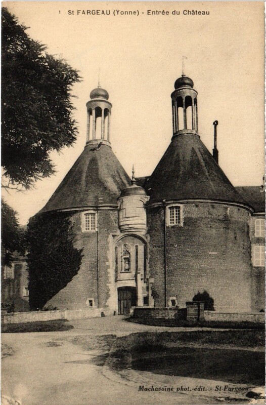 Carte postale ancienne Saint-Fargeau Le Chateau Entrée à Saint-Fargeau