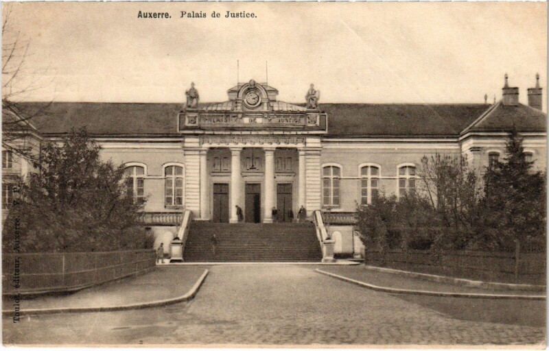 Carte postale ancienne Auxerre Palais de Justice à Auxerre