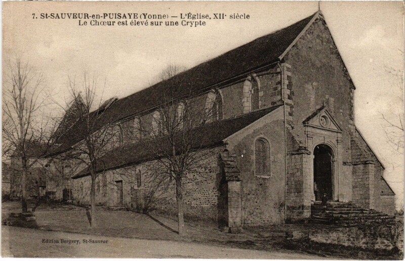 Carte postale ancienne Saint-Sauveur-en-Puisaye Eglise à Saint-Sauveur-en-Puisaye