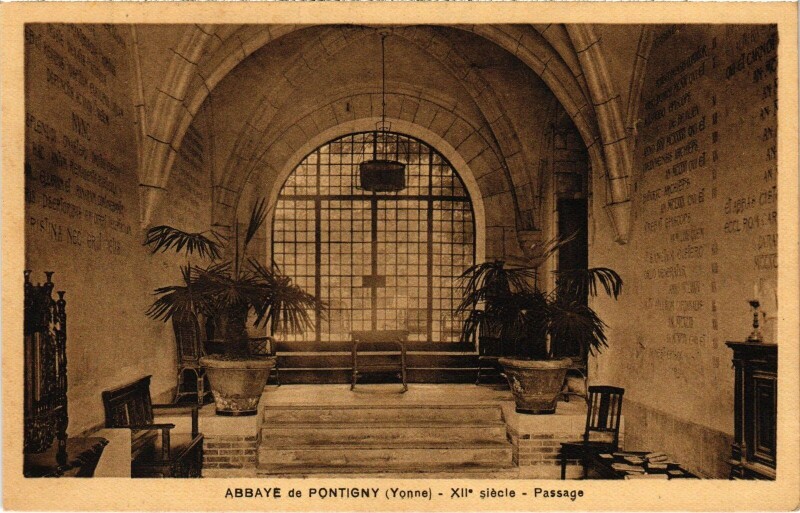 Carte postale ancienne Abbaye de Pontigny Passage à Pontigny