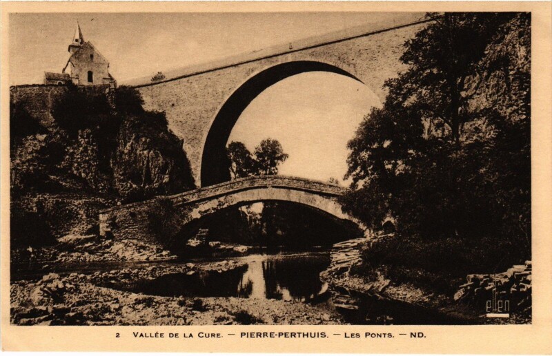 Carte postale ancienne Vallée de la Cure Pierre-Perthuis Les Ponts à Pierre-Perthuis