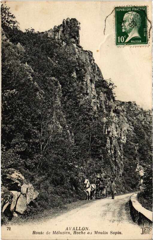 Carte postale ancienne Avallon Route de lMéluzien à Avallon