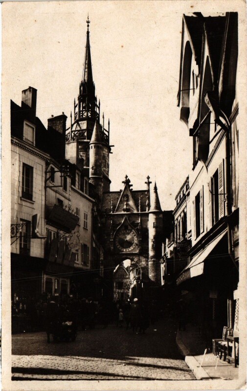 Carte postale ancienne Auxerre Tour de l'Horloge à Auxerre