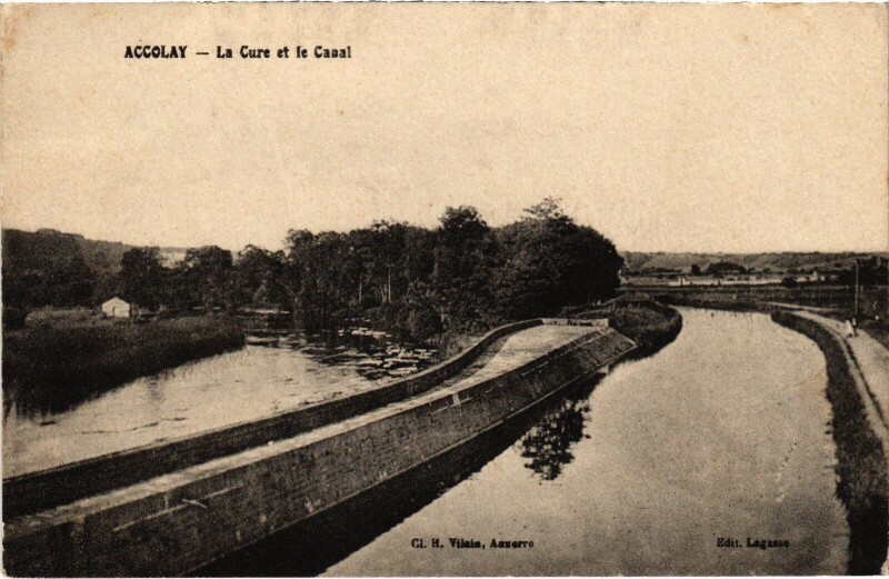 Carte postale ancienne Accolay La Cure et le Canal