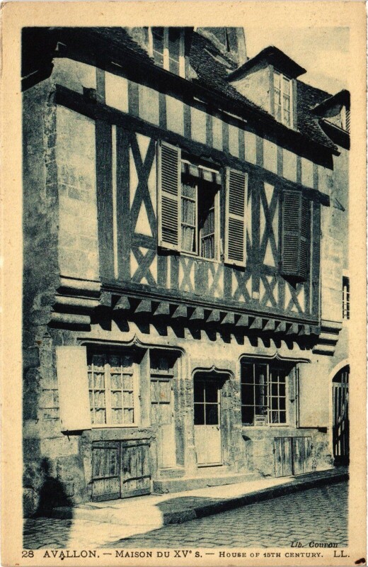 Carte postale ancienne Avallon Maison du Xv Siecle à Avallon