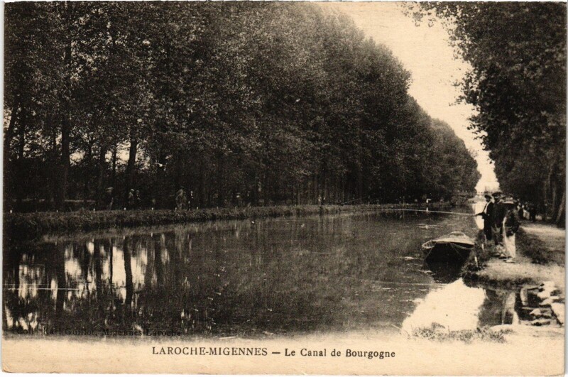 Carte postale ancienne Laroche-Migennes Le Canal de bourgogne à Migennes