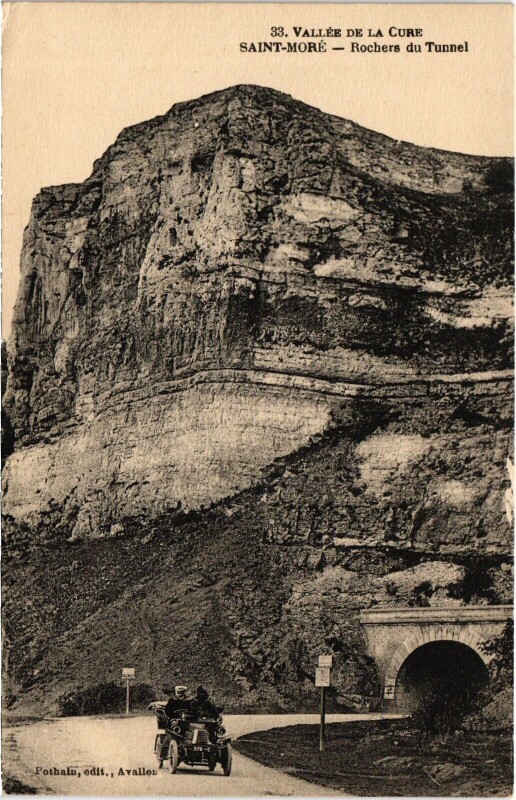 Carte postale ancienne Vallée de la Cure Saint-Moré Rochers du Tunnel Automobile à Saint-Moré