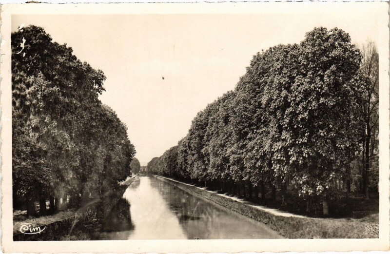 Carte postale ancienne Brienon-sur-Armacon Canal de Bourgogne