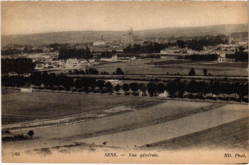 Carte postale ancienne Sens vue générale