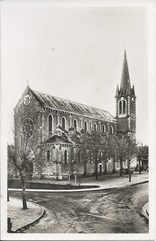 Carte postale ancienne L'Eglise à Dompierre-sur-Besbre