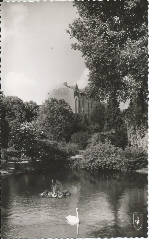 Carte postale ancienne Un Coin du Parc à Vichy