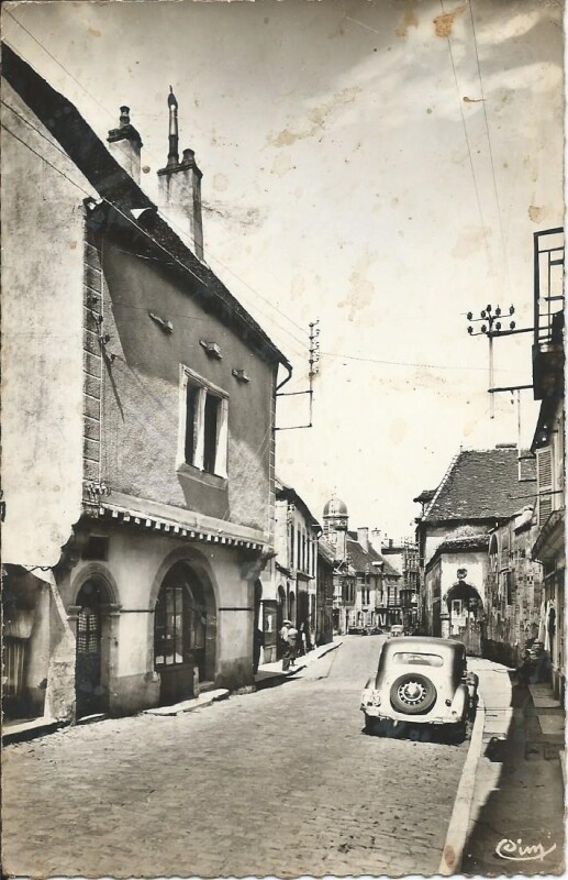 Carte postale ancienne Rue Saint-Honoré à Arnay-le-Duc