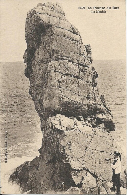 Carte postale ancienne La Pointe du Raz - Le Menhir à Plogoff
