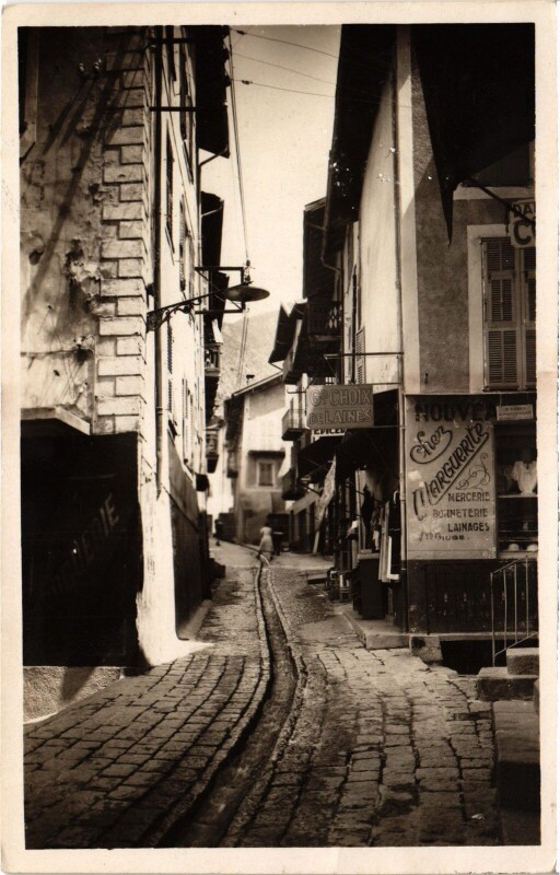 Carte postale ancienne Saint-Martin-Vésubie une vieille rue carte photo à Saint-Martin-Vésubie
