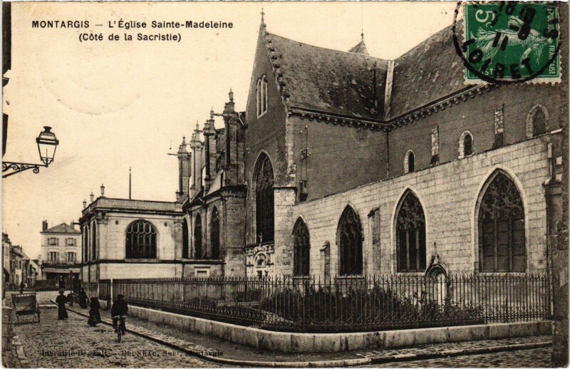 Carte postale ancienne Montargis Eglise Sainte-Madeleine à Montargis