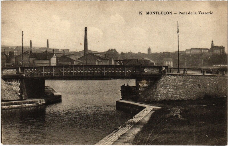 Carte postale ancienne Montlucon Pont de la Verrerie