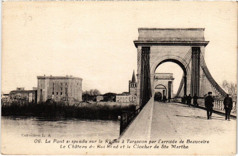 Carte postale ancienne Tarascon Pont suspendu à Tarascon