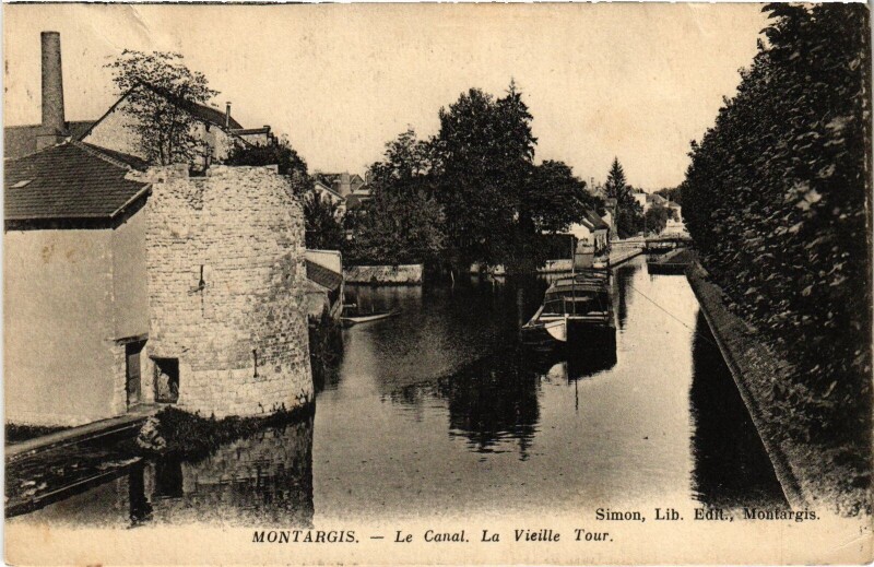 Carte postale ancienne Montargis Le Canal Vieille Tour à Montargis
