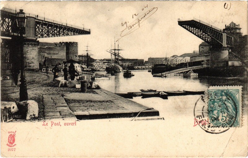 Carte postale ancienne Brest Le Pont ouvert à Brest