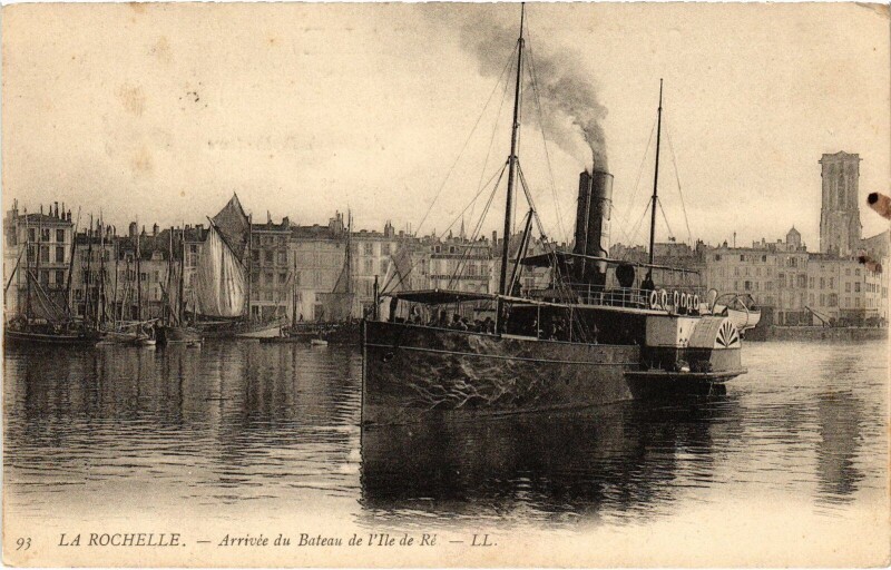 Carte postale ancienne La Rochelle Arrivée du Bateau Ile de Ré à La Rochelle
