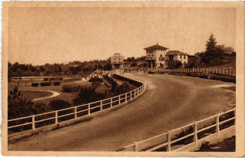 Carte postale ancienne Padirac Avenue du Gouffre à Padirac