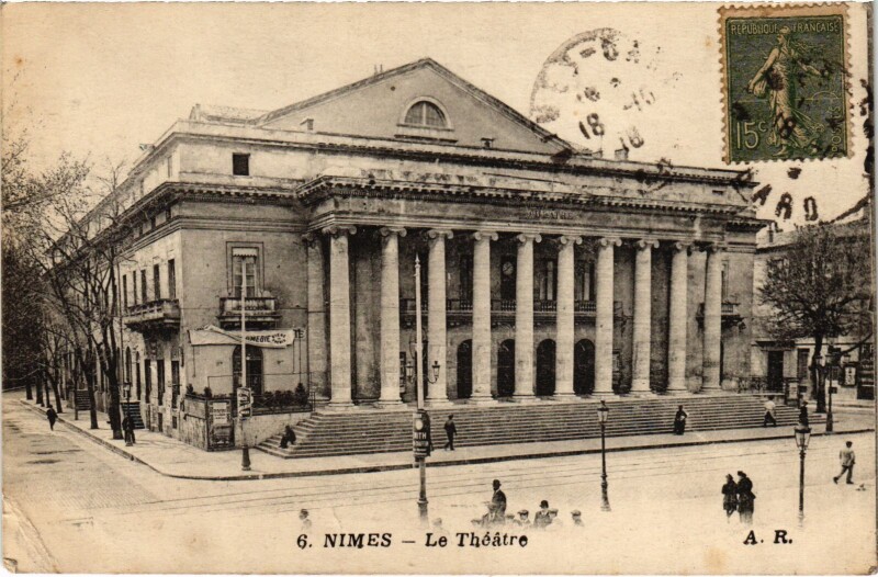 Carte postale ancienne Nimes Le Théatre