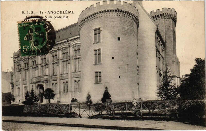 Carte postale ancienne Angouleme Hotel de Ville