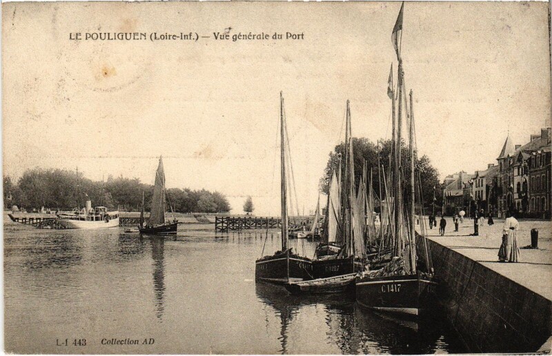 Carte postale ancienne Le Pouliguen vue générale du port au Pouliguen