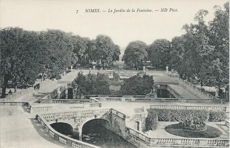 Carte postale ancienne Le Jardin de la Fontaine à Nîmes