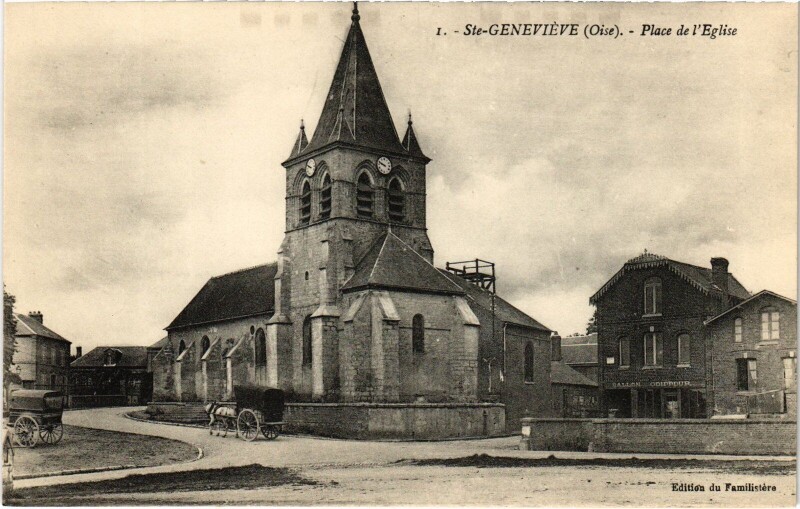 Carte postale ancienne Sainte-Genevieve Place de l'Eglise